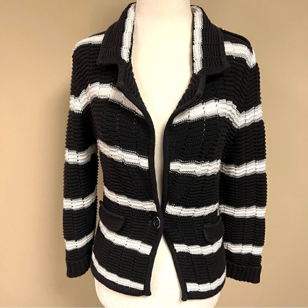 👠White House Black Market black, white, silver knit jacket XS